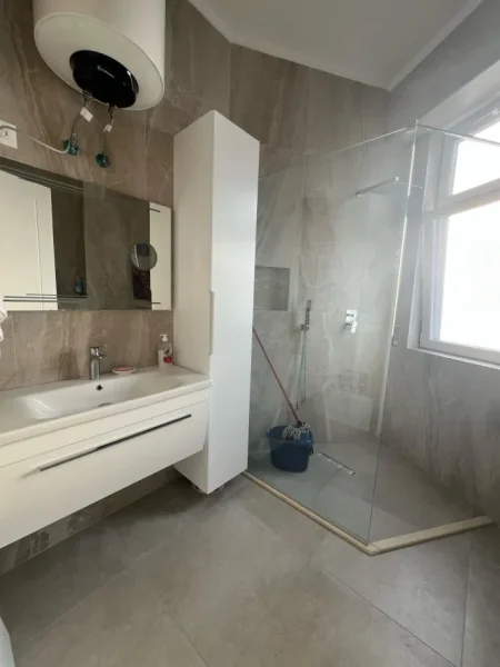 Tirane, jepet me qera apartament 2+1 Kati 9, 125 m² 1.200 € (Rruga durresit)
