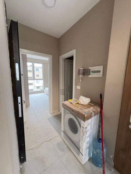 Tirane, jepet me qera apartament 2+1+Ballkon Kati 3, 800 € (Xhamia xhura)