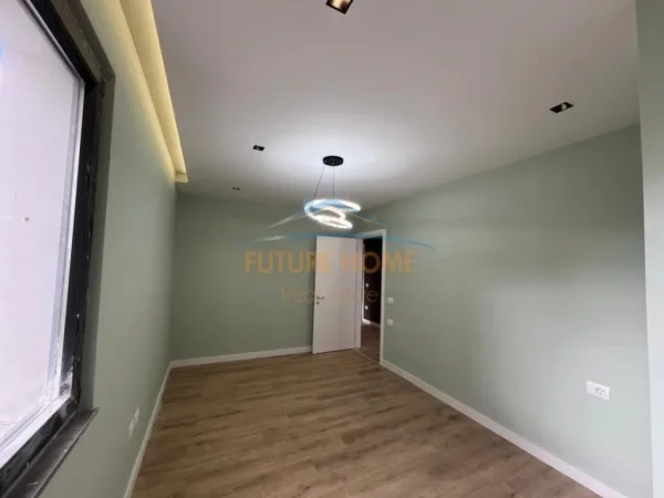 Tirane, shitet apartament 3+1+Ballkon Kati 4, 132 m² 200.000 € (UNAZA E RE)