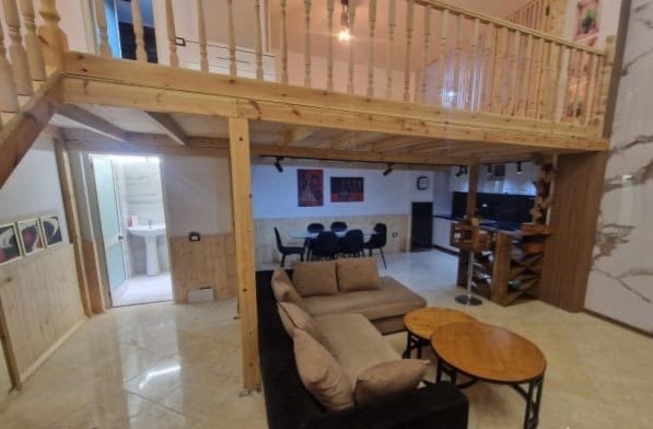 Tirane, jepet me qera apartament duplex 2+1 Kati 1, 75 m² 500 € (Fondacioni Eleonor)