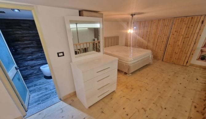 Tirane, jepet me qera apartament duplex 2+1 Kati 1, 75 m² 500 € (Fondacioni Eleonor)