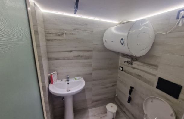 Tirane, jepet me qera apartament duplex 2+1 Kati 1, 75 m² 500 € (Fondacioni Eleonor)