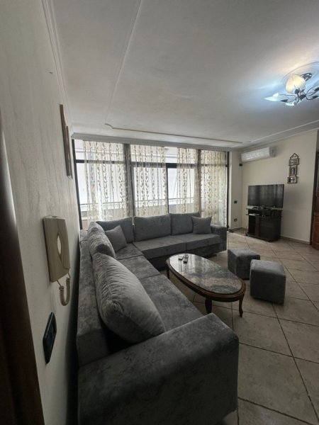 Tirane, jepet me qera apartament 3+1 Kati 4, 140 m² 700 € (Delijorgji)
