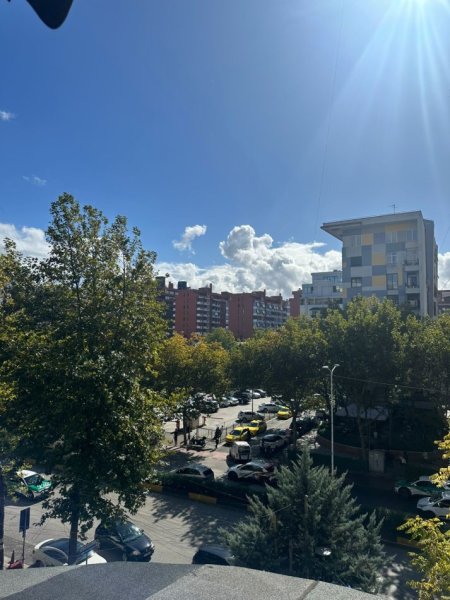 Tirane, jepet me qera apartament 3+1 Kati 4, 140 m² 700 € (Delijorgji)