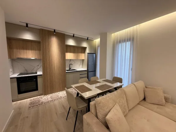 Tirane, jepet me qera apartament 1+1+Ballkon Kati 5, 700 € (Don Bosko)