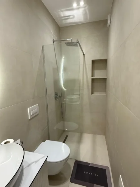 Tirane, jepet me qera apartament 1+1+Ballkon Kati 5, 700 € (Don Bosko)