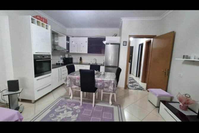 Tirane, jepet me qera apartament 2+1 Kati 2, 70 m² 450 € (YZBERISHT)