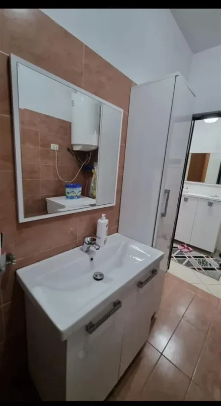 Tirane, jepet me qera apartament 2+1 Kati 2, 70 m² 450 € (YZBERISHT)