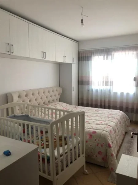 Tirane, jepet me qera apartament 2+1+Ballkon Kati 2, 110 m² 550 € (5 MAJI)