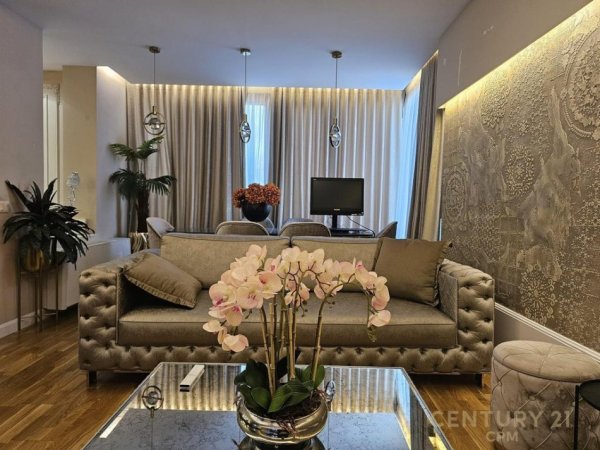Tirane, jepet me qera apartament 3+1 Kati 2, 130 m² 1.800 € (Lion Park)