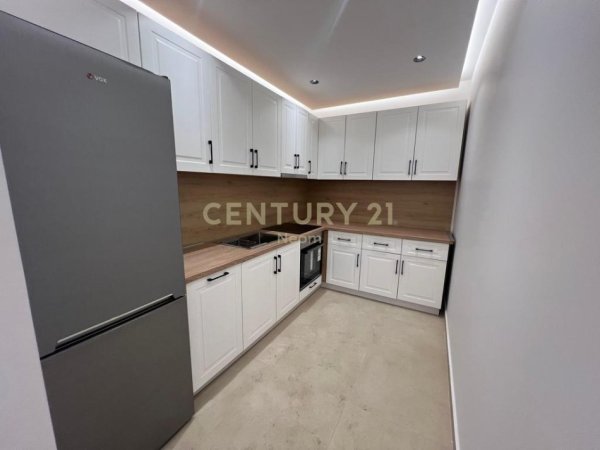 Tirane, jepet me qera apartament 2+1 Kati 4, 110 m² 850 € (Komuna Parisit)