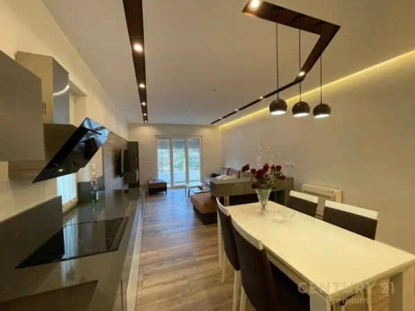 Tirane, jepet me qera apartament 3+1+Aneks+Ballkon Kati 2, 130 m² 1.500 € (Kopshti Botanik)