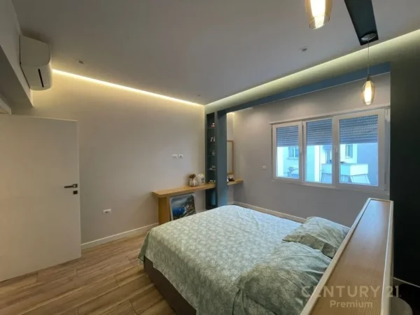 Tirane, jepet me qera apartament 3+1+Aneks+Ballkon Kati 2, 130 m² 1.500 € (Kopshti Botanik)