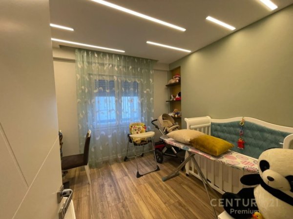 Tirane, jepet me qera apartament 3+1+Aneks+Ballkon Kati 2, 130 m² 1.500 € (Kopshti Botanik)
