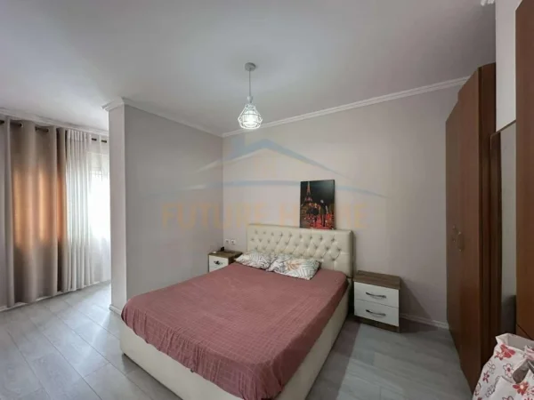 Tirane, jepet me qera apartament 2+1+Aneks+Ballkon Kati 2, 85 m² 500 € (Yzberisht)