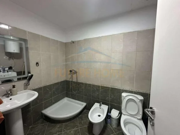 Tirane, jepet me qera apartament 2+1+Aneks+Ballkon Kati 2, 85 m² 500 € (Yzberisht)