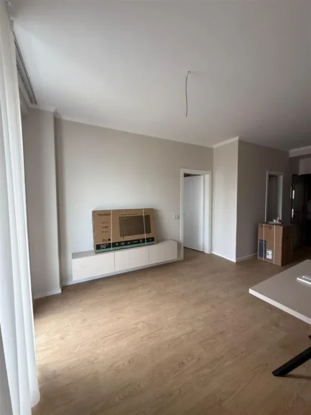 Tirane, jepet me qera apartament 1+1 Kati 7, 70 m² 700 € (mine peza)