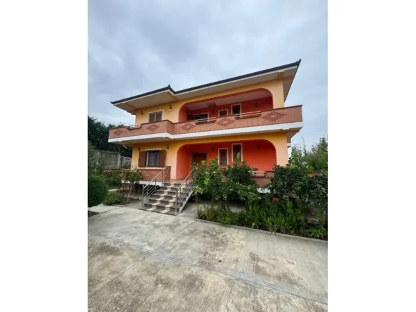 Tirane, shitet Vile 2 Katshe , 336 m² 500.000 € 