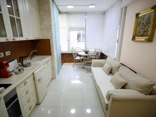 Tirane, shitet apartament 4+1+Aneks+Ballkon Kati 1, 193 m² 790.000 € (Blloku)