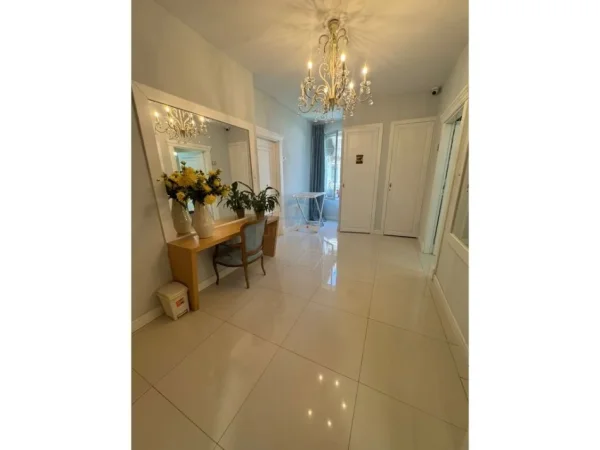 Tirane, shitet apartament 4+1+Aneks+Ballkon Kati 1, 193 m² 790.000 € (Blloku)