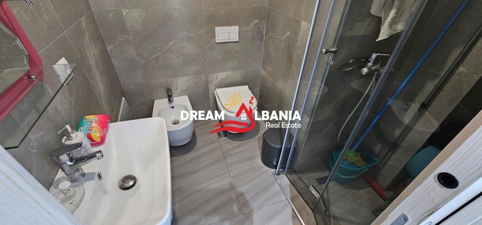 Tirane, jepet me qera apartament 1+1 Kati 2, 65 m² 550 € (tek Rruga e Kosovarve afer Liqenit Artificial)