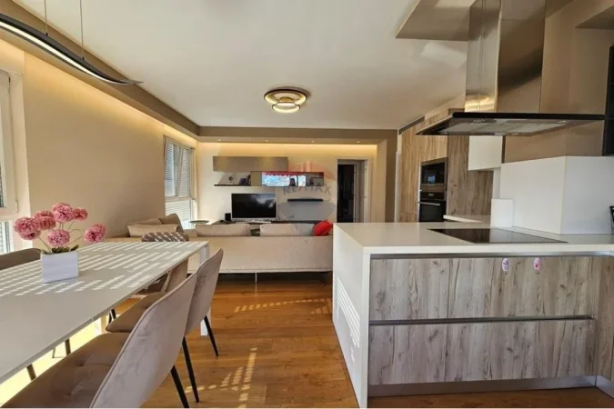 Tirane, shitet apartament 3+1+Ballkon Kati 4, 136 m² 370.000