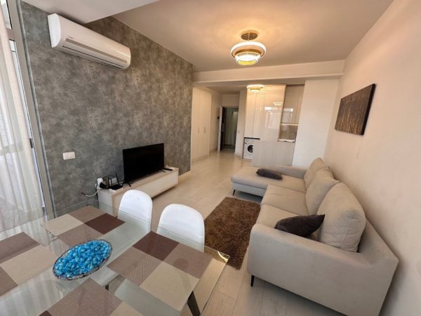 Tirane, jepet me qera apartament 1+1 Kati 5, 44 m² 700 € (ISH BLLOKU)