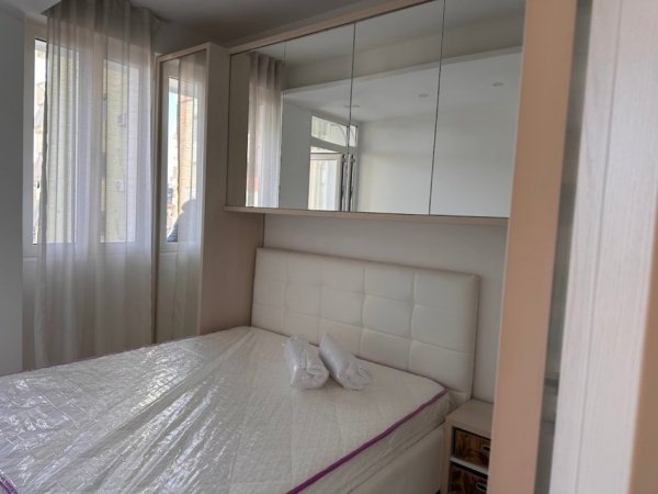 Tirane, jepet me qera apartament 1+1 Kati 5, 44 m² 700 € (ISH BLLOKU)