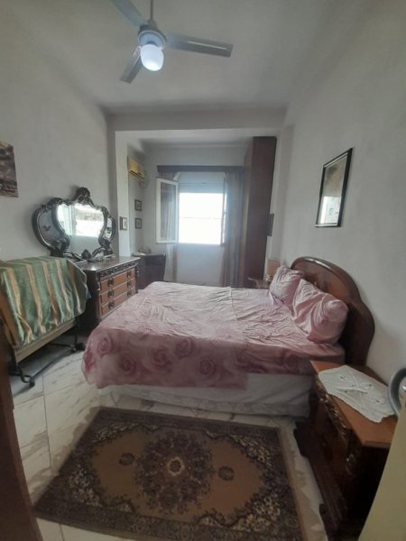 Apartament me Qera 1+1, Mobiluar, 450 E, në Fillim te Rrugës 5 Maj, Tiranë