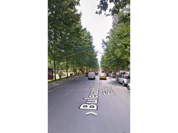 Tirane, jepet me qera ambjent biznesi Kati 0, 167 m² 5.000 € (BULEVARDI GJERGJ FISHTA)