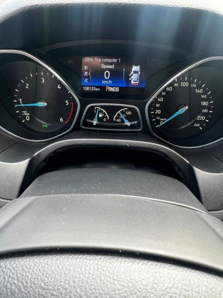 Tirane, shitet makine  Ford Focus Nafte, e zeze automatik Klima 105.000 km 7500€