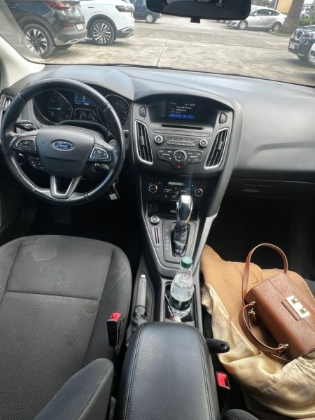 Tirane, shitet makine  Ford Focus Nafte, e zeze automatik Klima 105.000 km 9.000 €