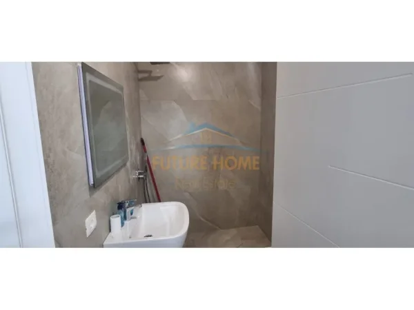 Tirane, jepet me qera apartament 2+1 Kati 1, 105 m² 500 € (FRESK)