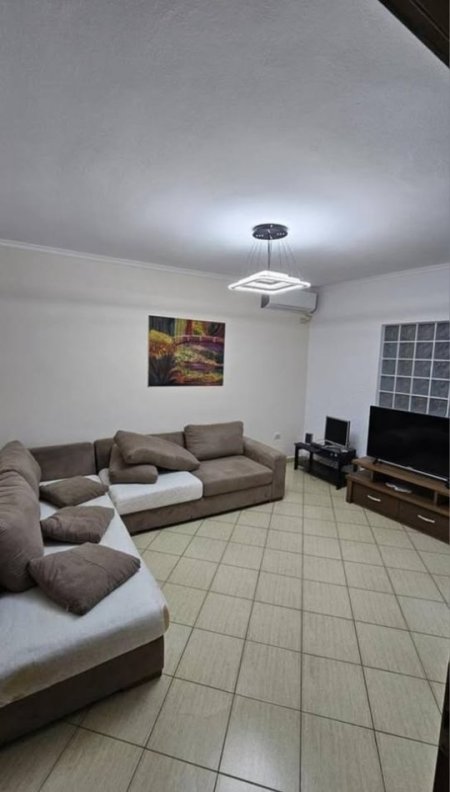 Jepet Apartament me Qira 2+1 tek Ish Uzina Dinamo ne Tiranë tek Siri Kodra 5 minuta nga Stacioni i Trenit, Kati 4, 67 m² 550 €uro
