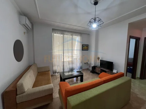 Tirane, jepet me qera apartament 2+1 Kati 9, 87 m² 650 € (PRANE BULEVARDIT TE RI)
