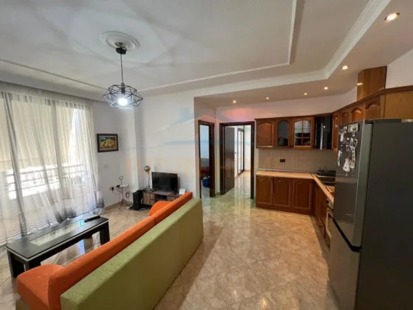 Tirane, jepet me qera apartament 2+1 Kati 9, 87 m² 650 € (PRANE BULEVARDIT TE RI)