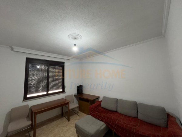 Tirane, jepet me qera apartament 2+1 Kati 9, 87 m² 650 € (PRANE BULEVARDIT TE RI)