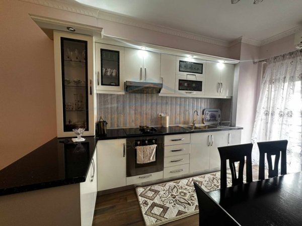 Tirane, shitet apartament 2+1+Ballkon Kati 7, 107 m² 165.000 € (PRANE VILES L)