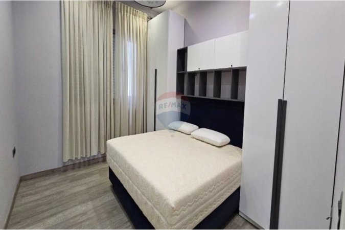 Tirane, jepet me qera Vile 1 Katshe Kati 0, 700 m² 5.000 € (Liqeni i Tiranës, Tiranë)