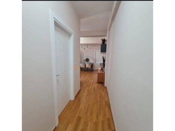 Shqiperi, shitet apartament 2+1 Kati 5, 90 m² 205.000 € (Materniteti i Ri)