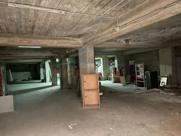 Tirane, shitet ambjent biznesi Kati 0, 600 m² 700.000 € 
