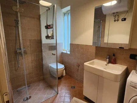 Tirane, jepet me qera apartament 1+1+Ballkon Kati 2, 60 m² 600 € (Rrruga Mine Peza)