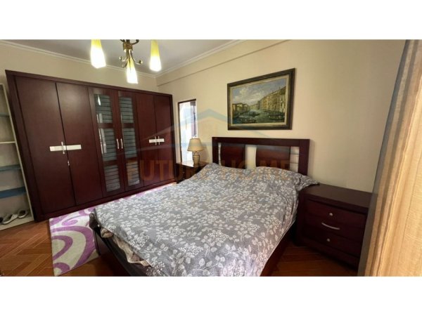 Tirane, shitet apartament 3+1 Kati 2, 172 m² 320.000 € 