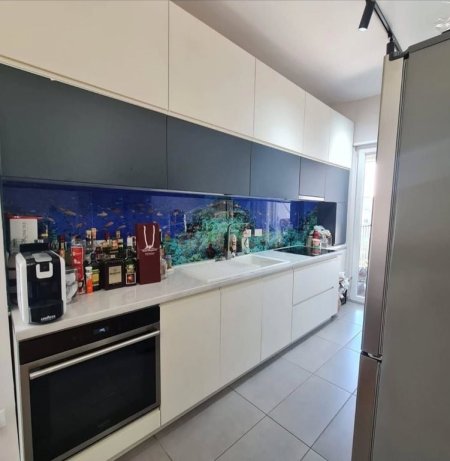 Tirane, shitet apartament 2+1 Kati 5, 90 m² 205.000 € (Brryli ,Materniteti i Ri)