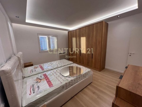 Tirane, jepet me qera apartament 2+1 Kati 4, 110 m² 850 € (Komuna e Parisit)
