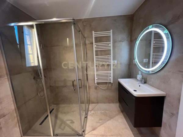 Tirane, jepet me qera apartament 2+1 Kati 4, 110 m² 850 € (Komuna e Parisit)