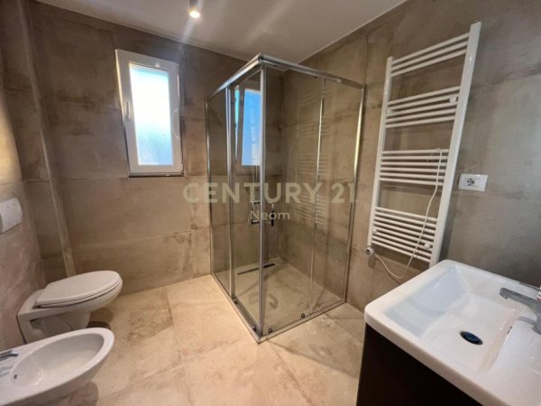 Tirane, jepet me qera apartament 2+1 Kati 4, 110 m² 850 € (Komuna e Parisit)