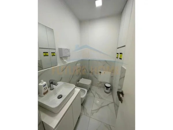 Tirane, shitet ambjent biznesi Kati 0, 185 m² 450.000 € 