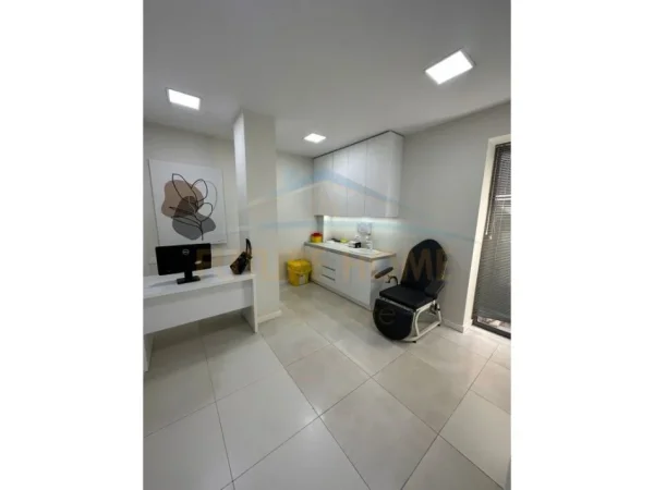 Tirane, shitet ambjent biznesi Kati 0, 185 m² 450.000 € 