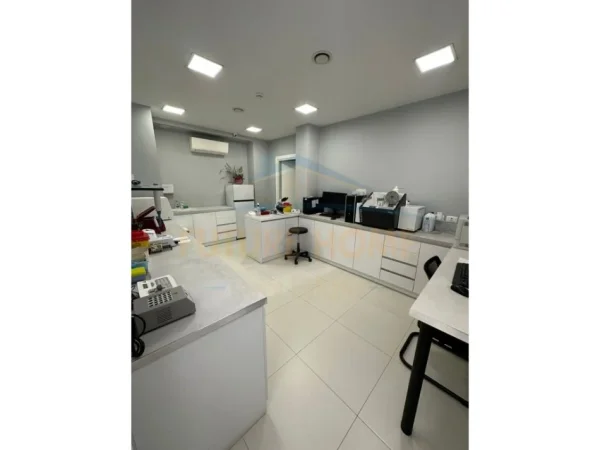 Tirane, shitet ambjent biznesi Kati 0, 185 m² 450.000 € 